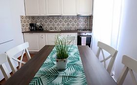 Old Square Apartments 5